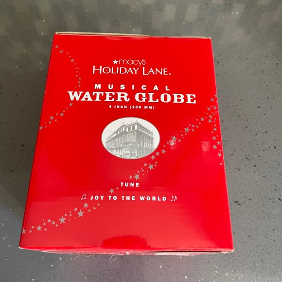 New in box 2010 Macy's angel musical water globe - Picture 6 of 7